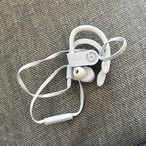 Powerbeats 3 in White